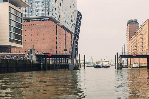 MS Wohdorf - Einzug in den Sandtorhafen in Hamburg 2017