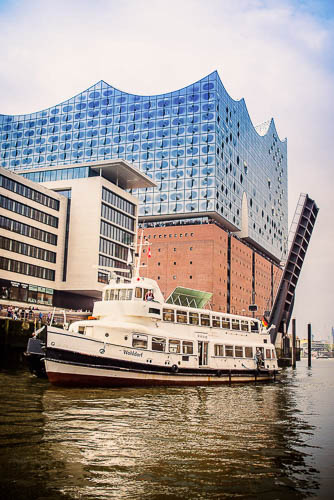 MS Wohdorf - Einzug in den Sandtorhafen in Hamburg 2017