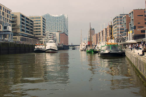 MS Wohdorf - Einzug in den Sandtorhafen in Hamburg 2017